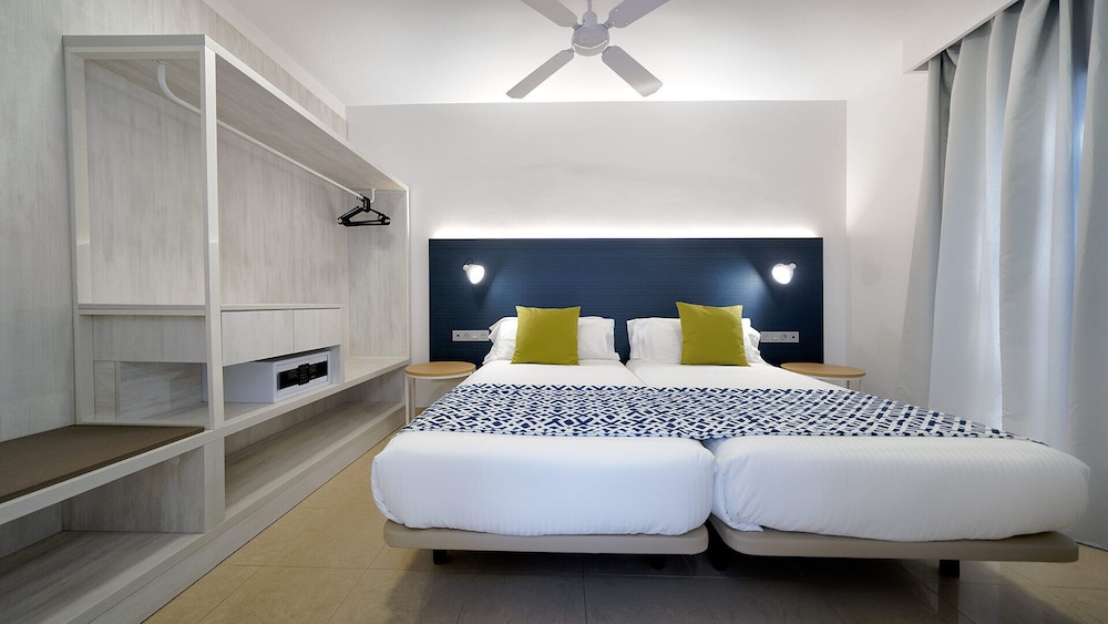 Broncemar Beach — Hotel rooms in Costa de Antigua, Canary Islands