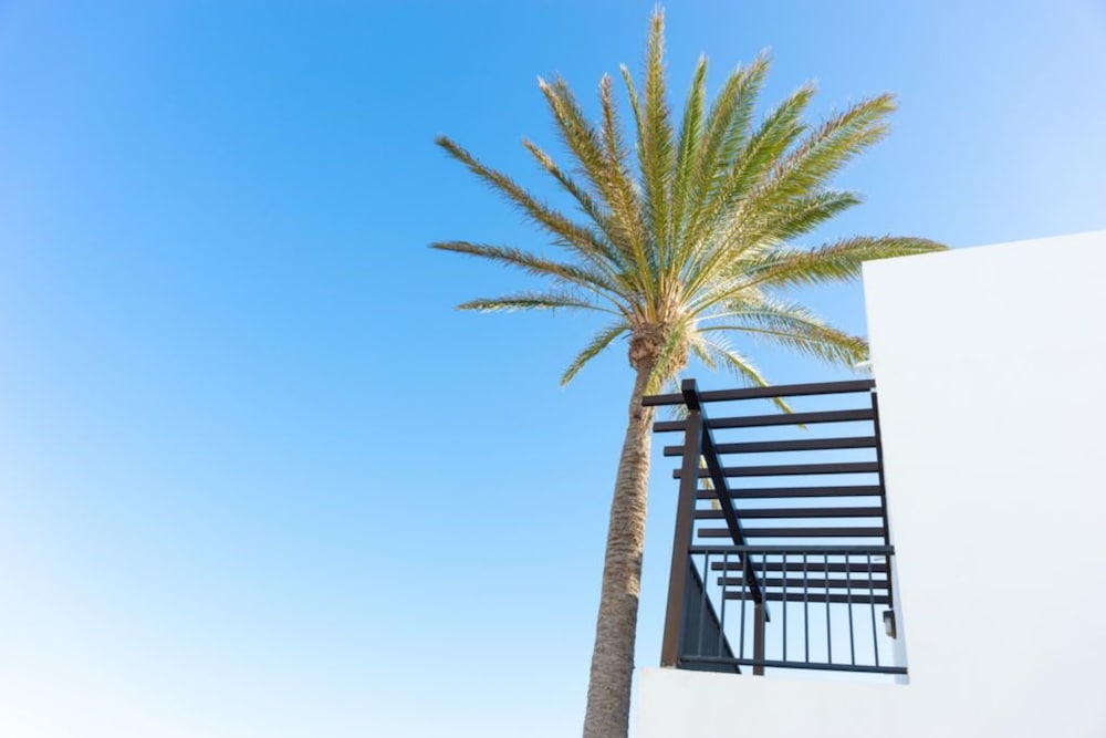 Broncemar Beach — Hotel building in Costa de Antigua, Canary Islands