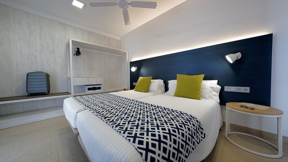 Broncemar Beach — Hotel rooms in Costa de Antigua, Canary Islands