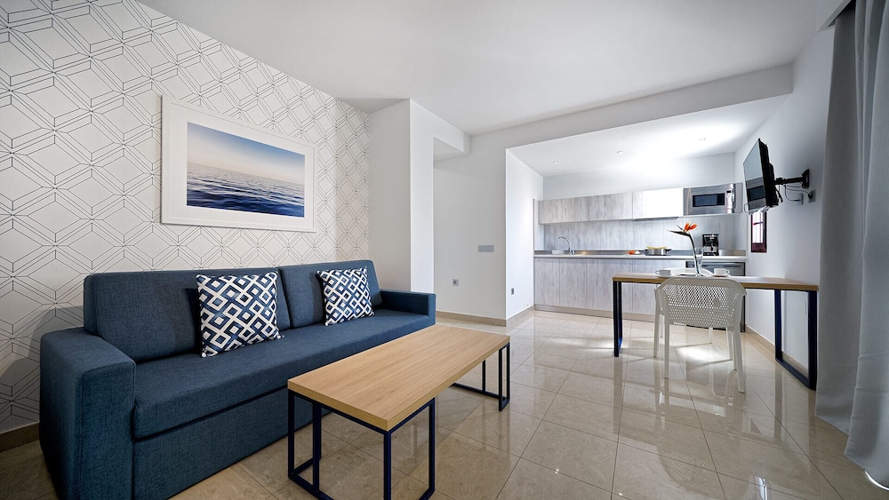 Broncemar Beach — Hotel rooms in Costa de Antigua, Canary Islands