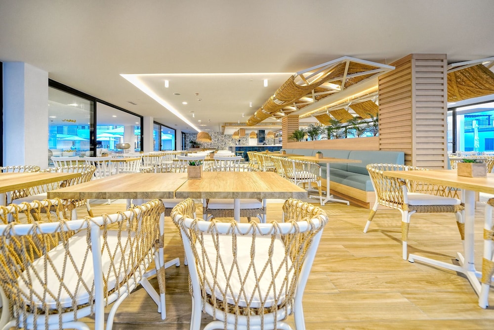 Broncemar Beach — Restaurant & bars in Costa de Antigua, Canary Islands