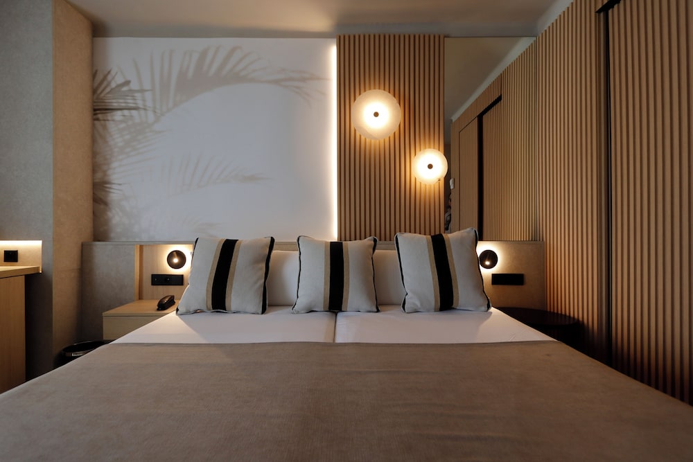 BG Hotel Caballero — Hotel rooms in Playa de Palma, Balearic Islands