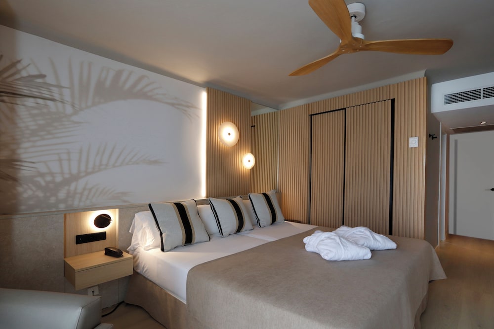 BG Hotel Caballero — Hotel rooms in Playa de Palma, Balearic Islands