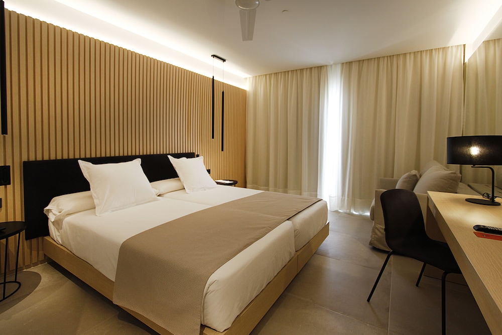 BG Hotel Caballero — Hotel rooms in Playa de Palma, Balearic Islands