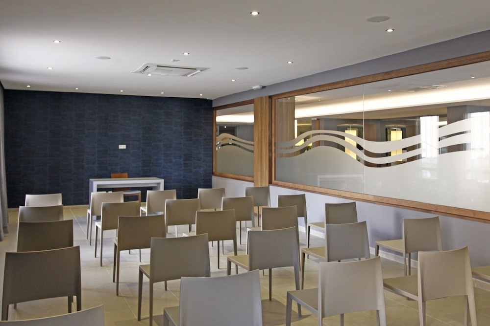 BG Hotel Caballero — Restaurant & bars in Playa de Palma, Balearic Islands