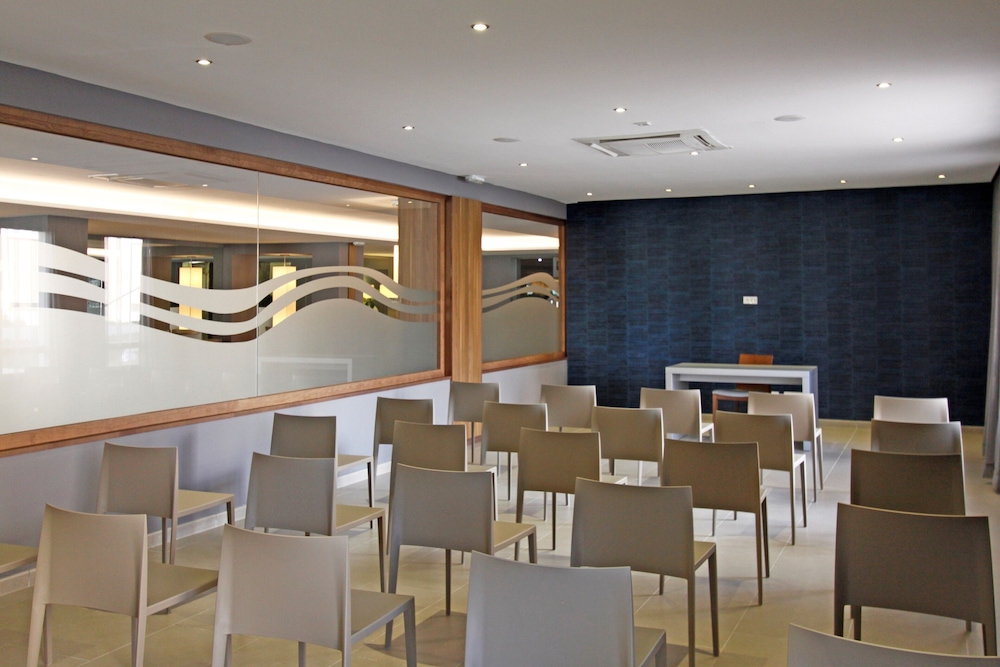 BG Hotel Caballero — Hotel building in Playa de Palma, Balearic Islands