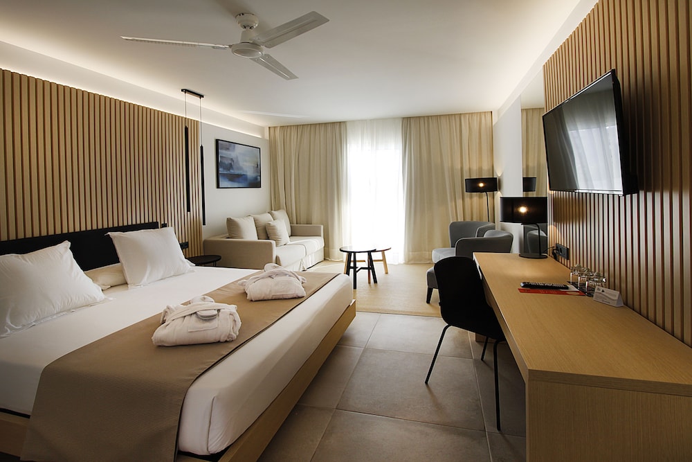BG Hotel Caballero — Hotel rooms in Playa de Palma, Balearic Islands