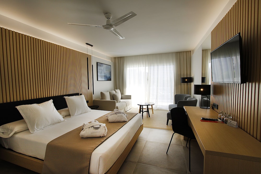 BG Hotel Caballero — Hotel rooms in Playa de Palma, Balearic Islands