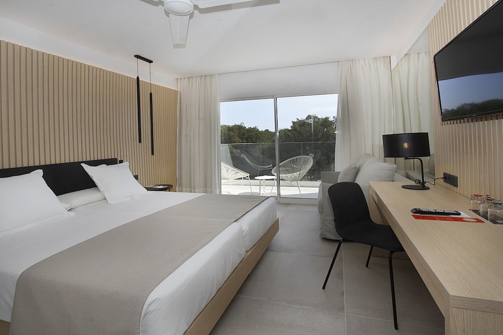 BG Hotel Caballero — Hotel rooms in Playa de Palma, Balearic Islands