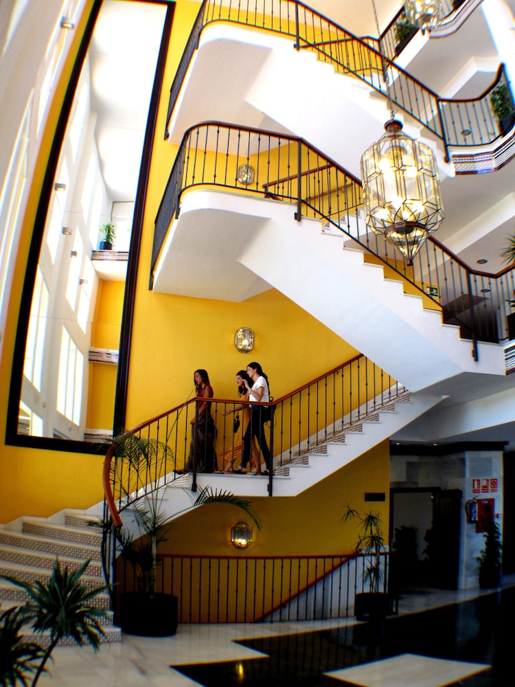 Ohtels Cabogata — Hotel building in Almeria, Andalusia