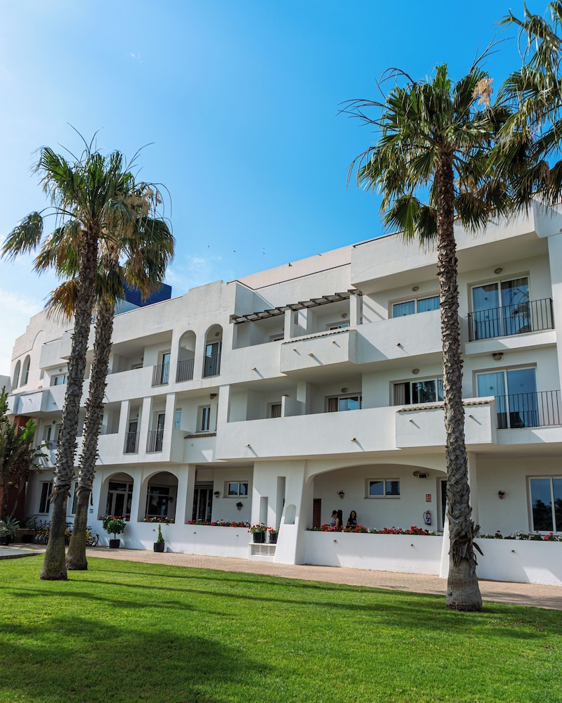 Ohtels Cabogata — Hotel building in Almeria, Andalusia