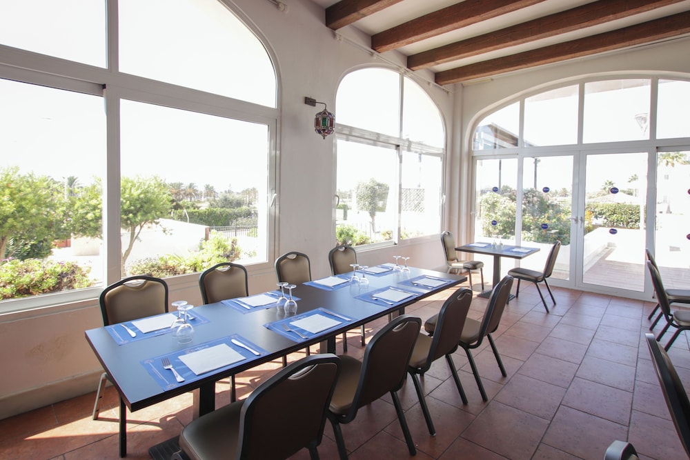 Ohtels Cabogata — Restaurant & bars in Almeria, Andalusia