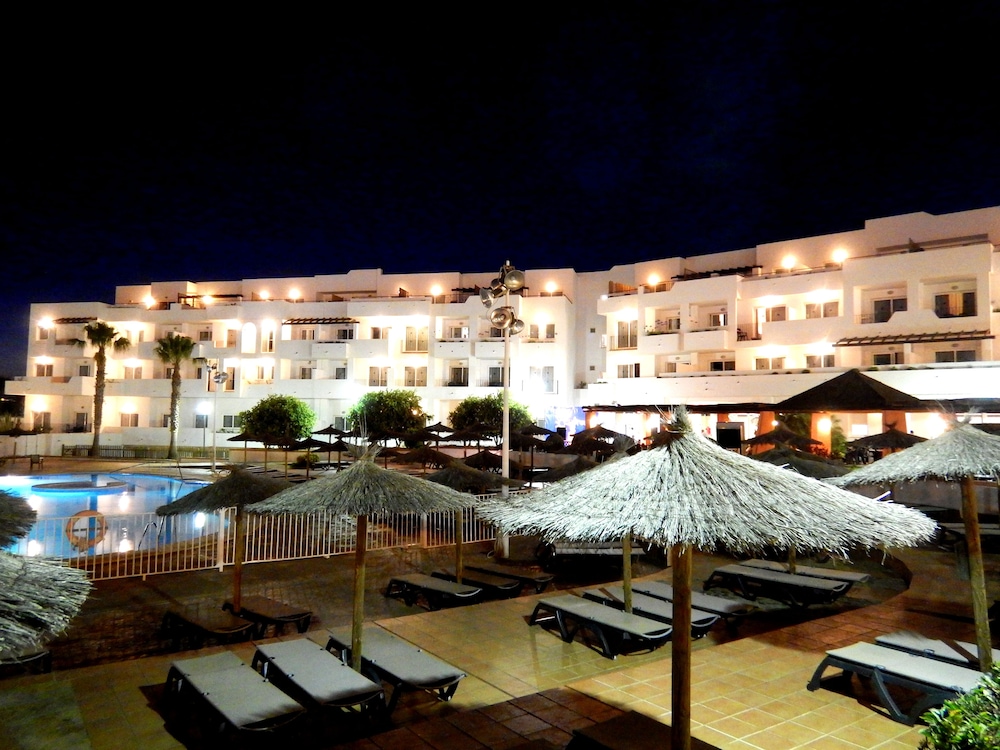 Ohtels Cabogata — Hotel building in Almeria, Andalusia