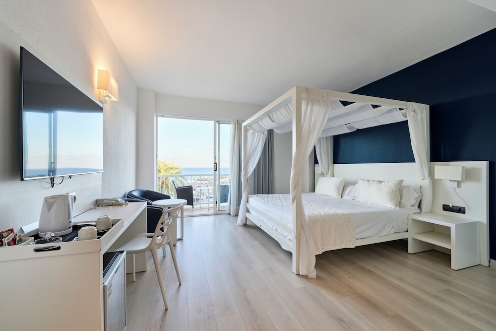 Catalonia Del Mar - Adults Only — Hotel rooms in Cala Bona, Balearic Islands