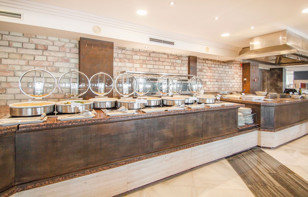 Catalonia Del Mar - Adults Only — Restaurant & bars in Cala Bona, Balearic Islands