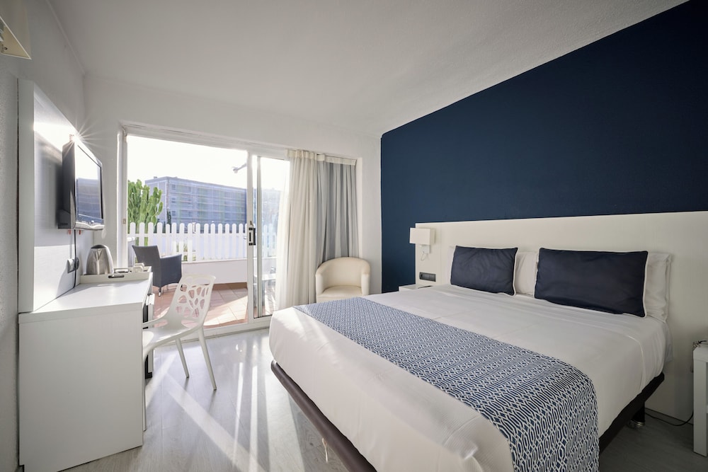 Catalonia Del Mar - Adults Only — Hotel rooms in Cala Bona, Balearic Islands