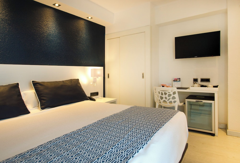 Catalonia Del Mar - Adults Only — Hotel rooms in Cala Bona, Balearic Islands