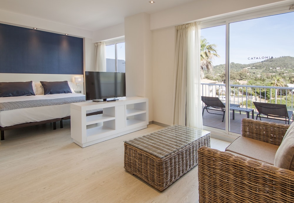 Catalonia Del Mar - Adults Only — Hotel rooms in Cala Bona, Balearic Islands