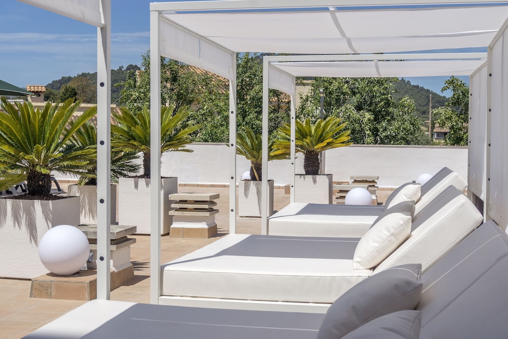 Catalonia Del Mar - Adults Only — Hotel building in Cala Bona, Balearic Islands