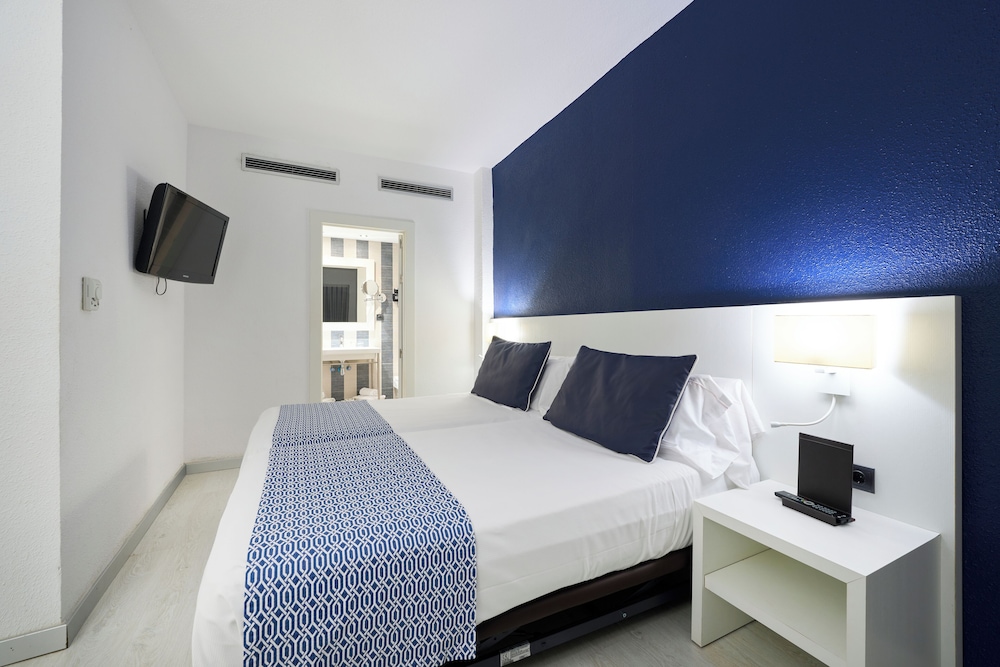 Catalonia Del Mar - Adults Only — Hotel rooms in Cala Bona, Balearic Islands