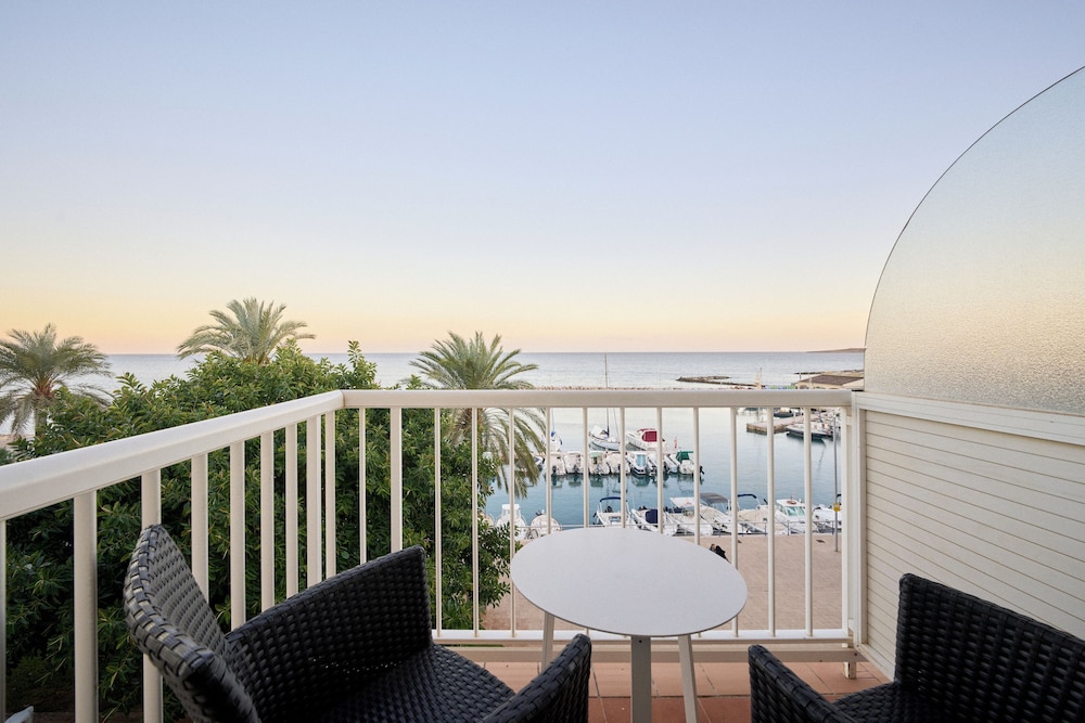 Catalonia Del Mar - Adults Only — Hotel rooms in Cala Bona, Balearic Islands