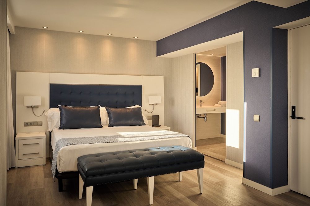Catalonia Del Mar - Adults Only — Hotel rooms in Cala Bona, Balearic Islands