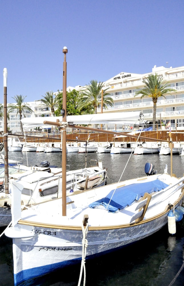 Catalonia Del Mar - Adults Only — Hotel building in Cala Bona, Balearic Islands