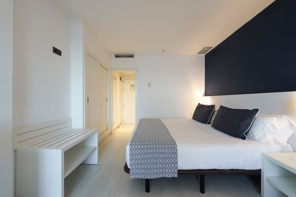 Catalonia Del Mar - Adults Only — Hotel rooms in Cala Bona, Balearic Islands