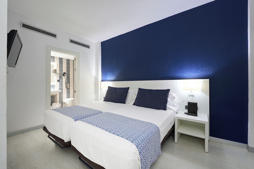 Catalonia Del Mar - Adults Only — Hotel rooms in Cala Bona, Balearic Islands