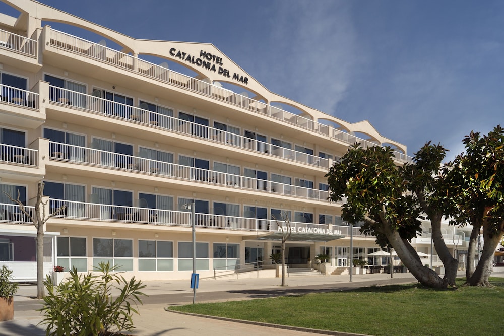 Catalonia Del Mar - Adults Only — Hotel building in Cala Bona, Balearic Islands