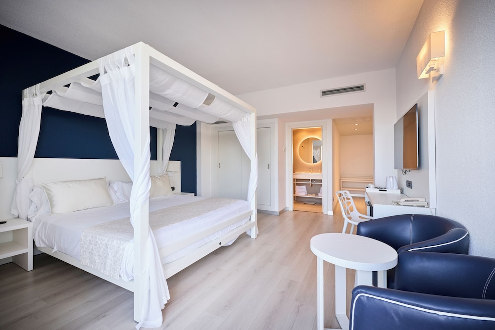 Catalonia Del Mar - Adults Only — Hotel rooms in Cala Bona, Balearic Islands