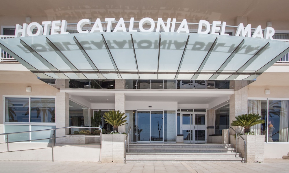 Catalonia Del Mar - Adults Only — Hotel building in Cala Bona, Balearic Islands
