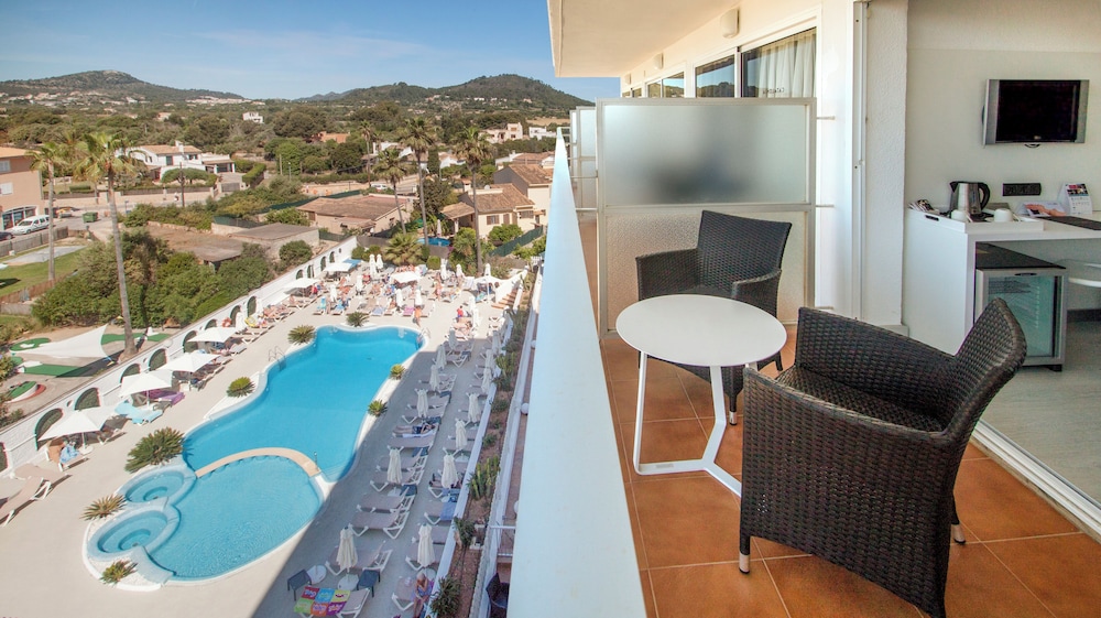 Catalonia Del Mar - Adults Only — Hotel rooms in Cala Bona, Balearic Islands