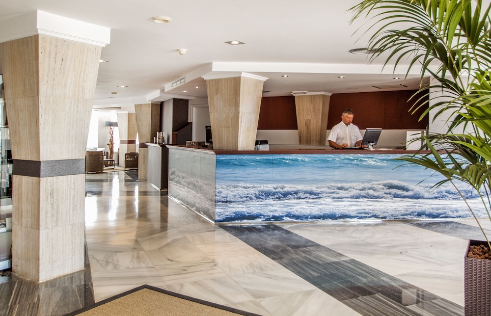 Catalonia Del Mar - Adults Only — Hotel building in Cala Bona, Balearic Islands