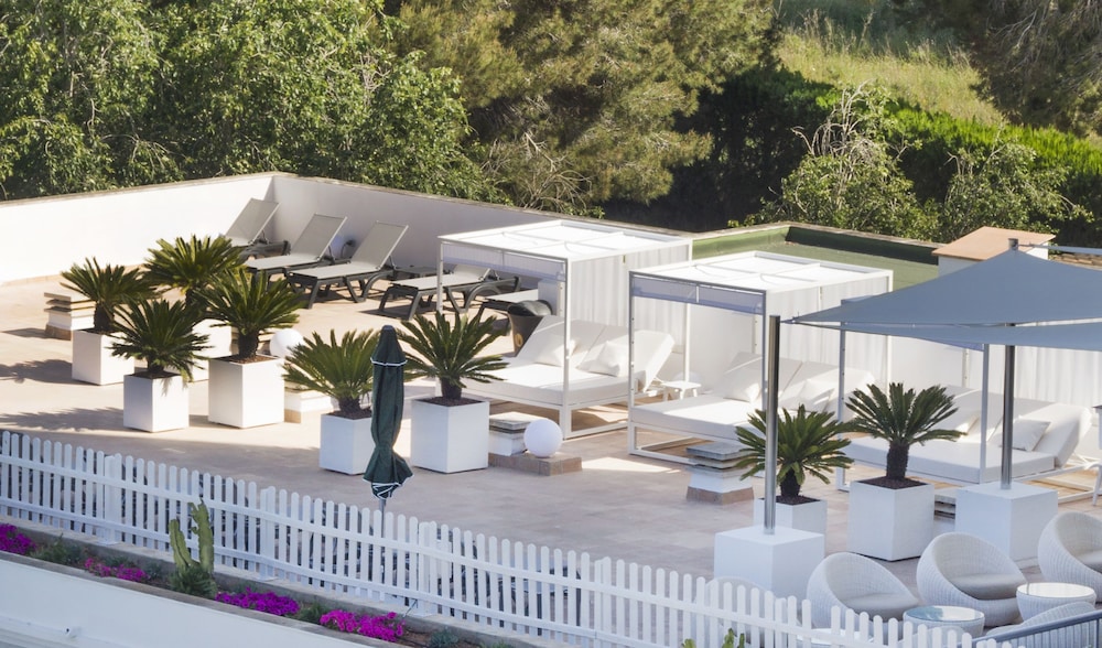 Catalonia Del Mar - Adults Only — Hotel building in Cala Bona, Balearic Islands