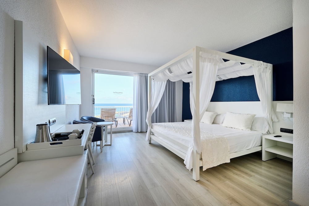 Catalonia Del Mar - Adults Only — Hotel rooms in Cala Bona, Balearic Islands