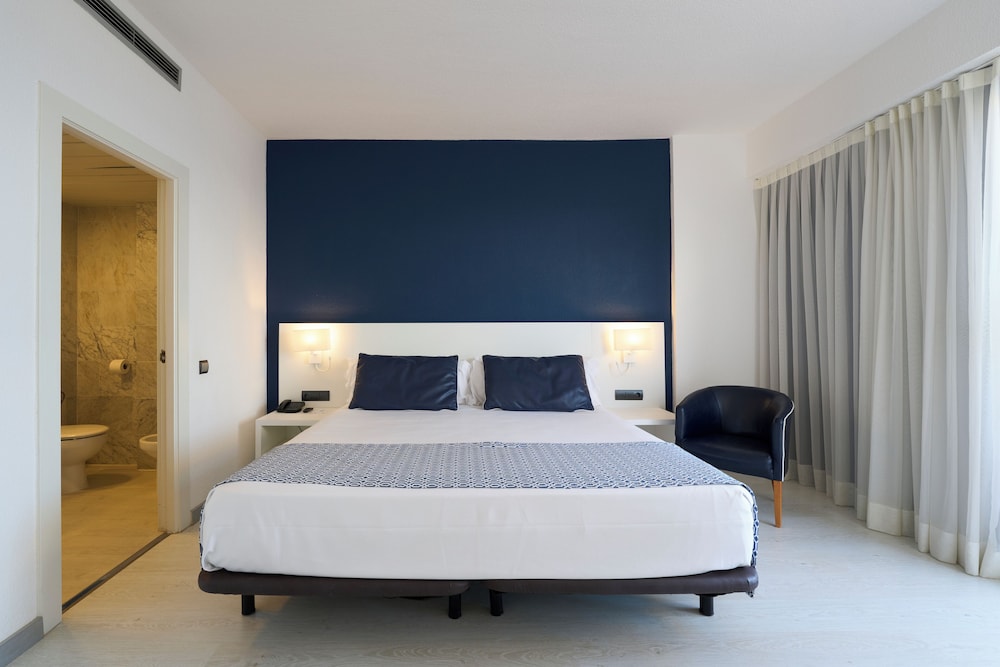 Catalonia Del Mar - Adults Only — Hotel rooms in Cala Bona, Balearic Islands