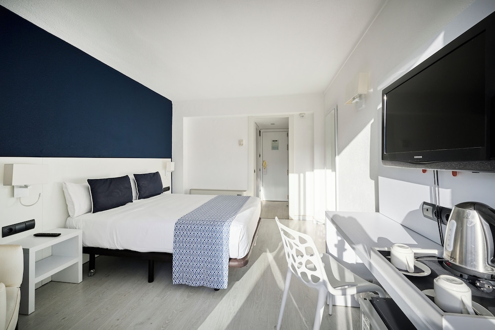Catalonia Del Mar - Adults Only — Hotel rooms in Cala Bona, Balearic Islands