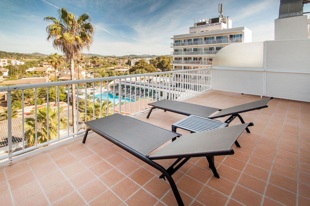 Catalonia Del Mar - Adults Only — Hotel building in Cala Bona, Balearic Islands