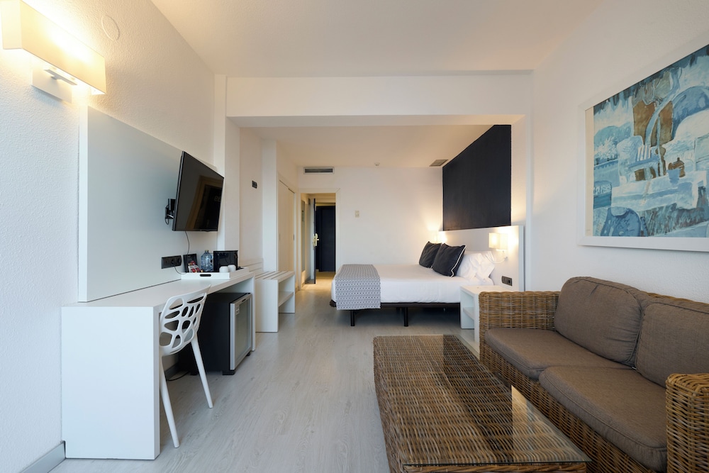 Catalonia Del Mar - Adults Only — Hotel rooms in Cala Bona, Balearic Islands
