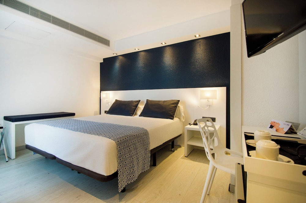 Catalonia Del Mar - Adults Only — Hotel rooms in Cala Bona, Balearic Islands