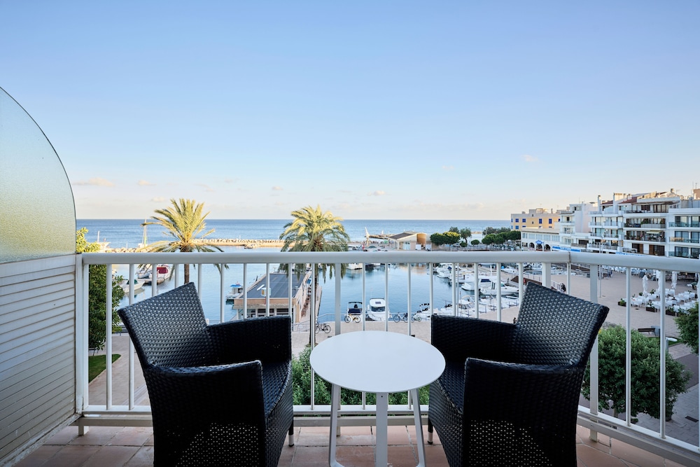 Catalonia Del Mar - Adults Only — Hotel rooms in Cala Bona, Balearic Islands