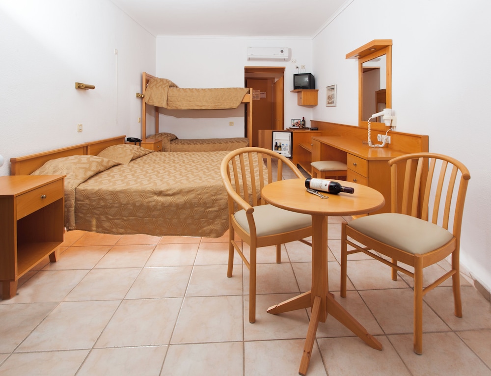 Continental Palace — Hotel rooms in Kos Town, South Aegean