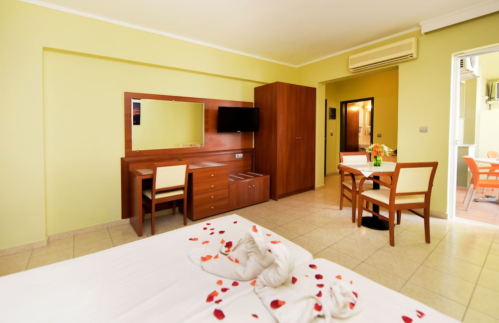 Esmeralda Hotel — Hotel rooms in Kremasti, South Aegean