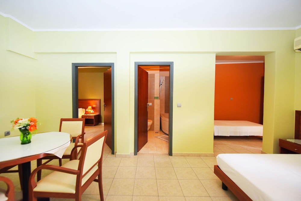Esmeralda Hotel — Hotel rooms in Kremasti, South Aegean