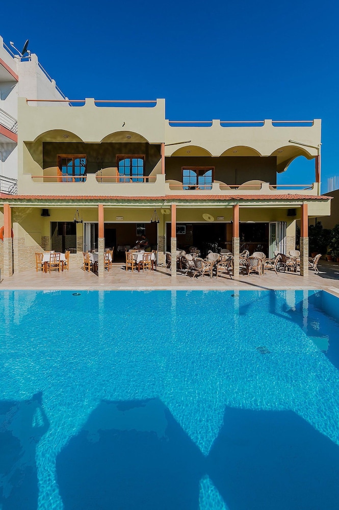 Esmeralda Hotel — Hotel building in Kremasti, South Aegean