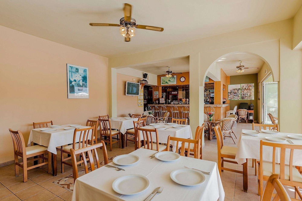 Esmeralda Hotel — Restaurant & bars in Kremasti, South Aegean