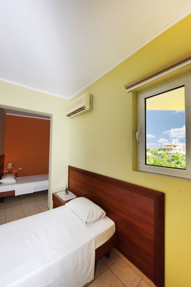 Esmeralda Hotel — Hotel rooms in Kremasti, South Aegean