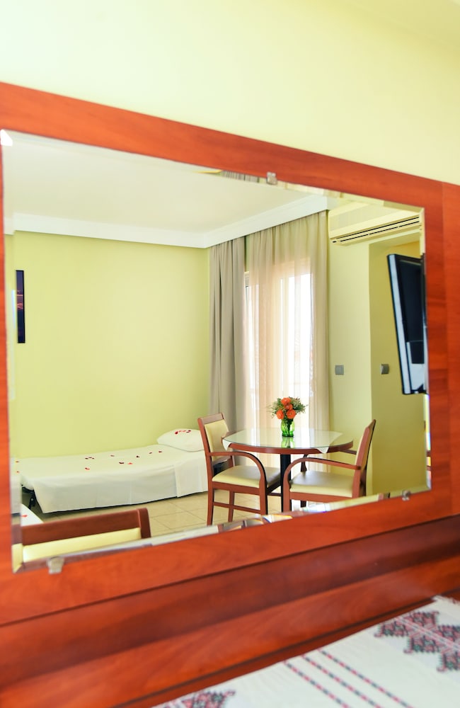 Esmeralda Hotel — Hotel rooms in Kremasti, South Aegean