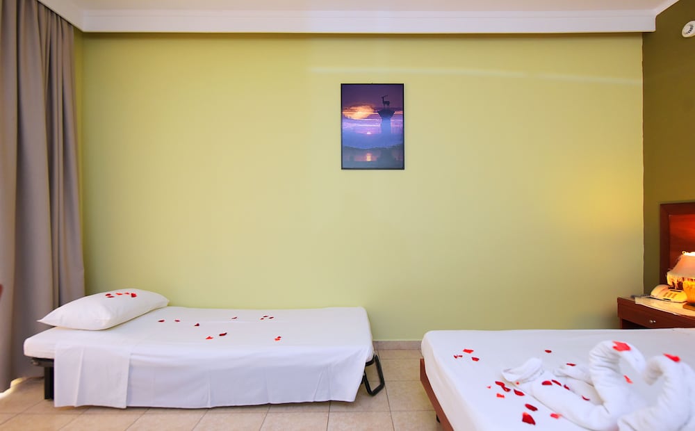 Esmeralda Hotel — Hotel rooms in Kremasti, South Aegean